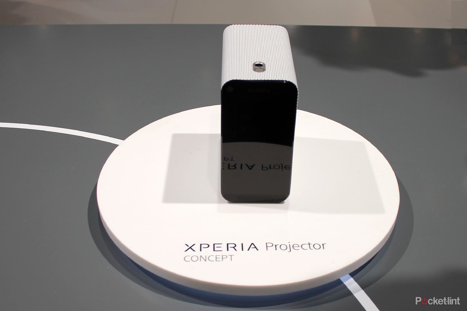 sony xperia eye projector agent concept visions of a connected future image 2