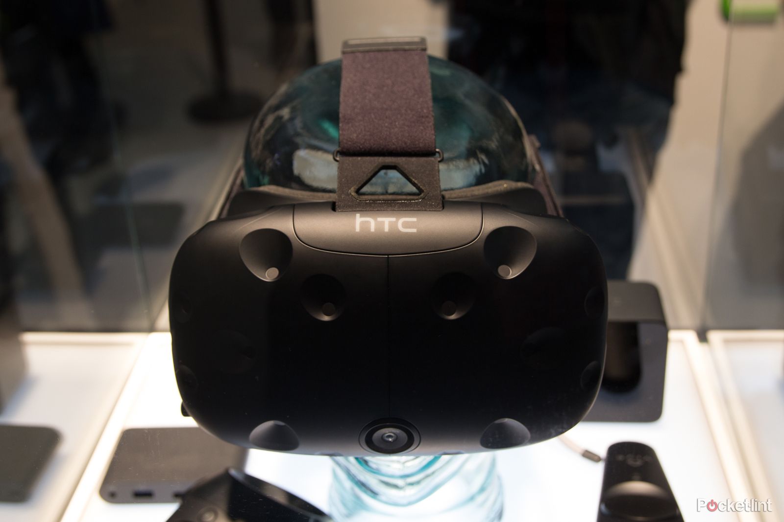htc vive consumer edition eyes on the final hardware image 1
