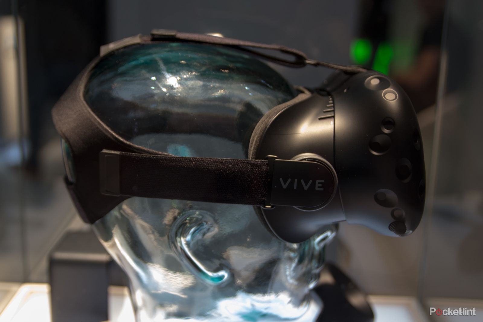 htc vive consumer edition eyes on the final hardware image 4