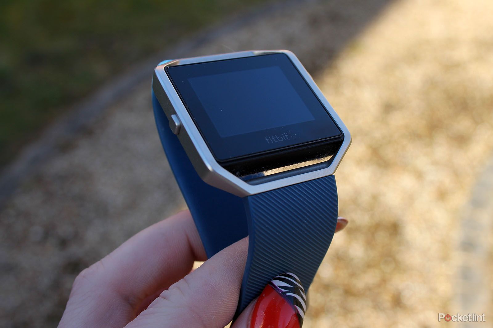 your future fitbit might include nfc payments image 1