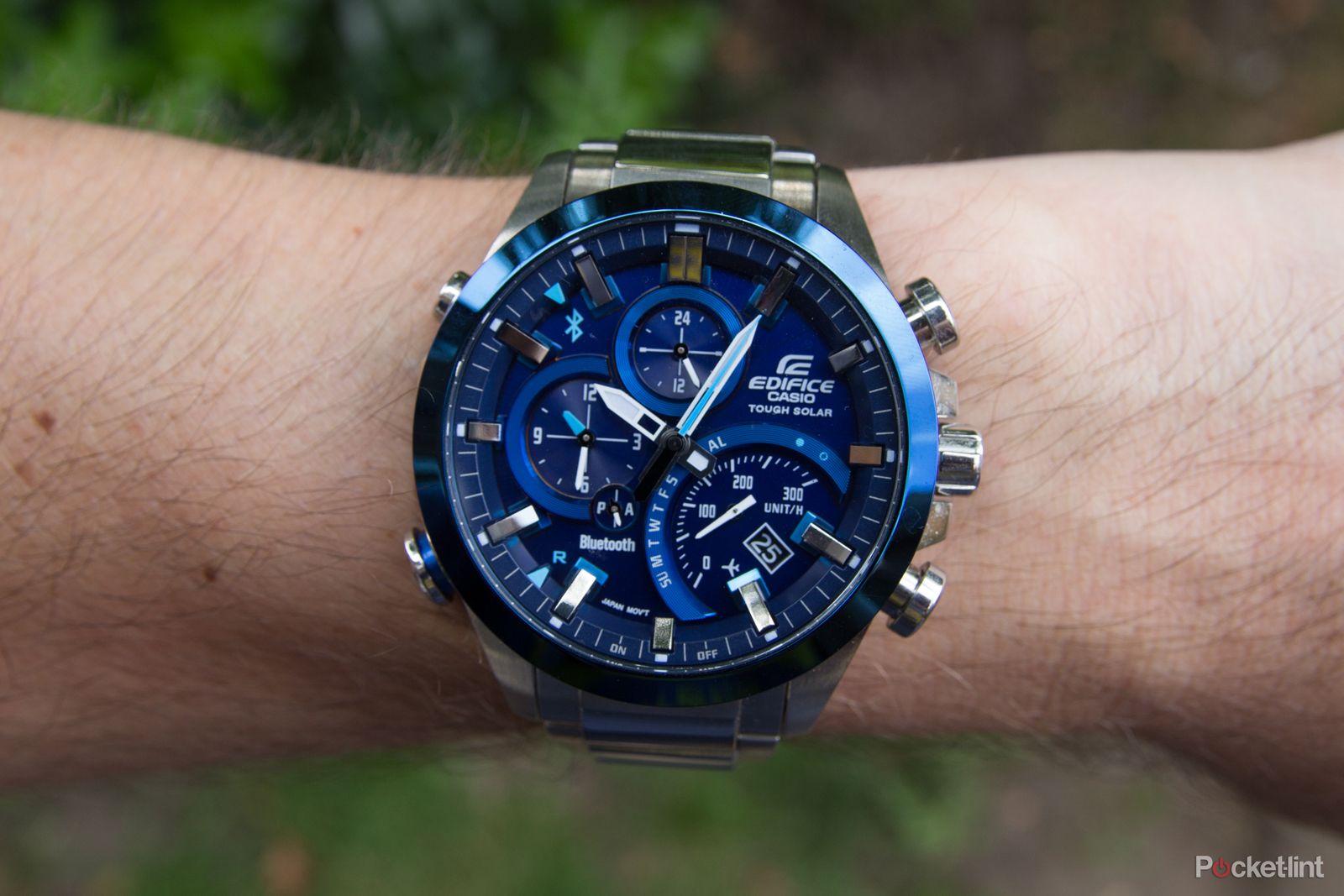 Casio Edifice EQB-500: Watch first, connected device second