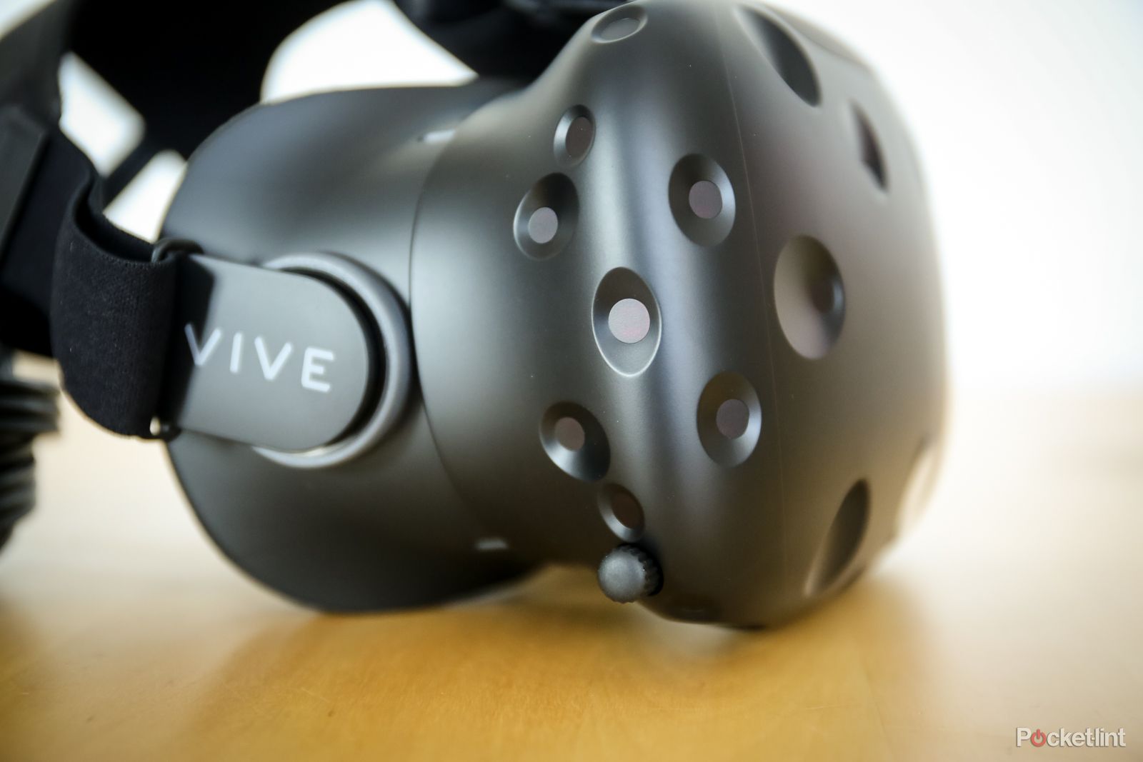 htc vive price soars thanks to brexit oculus rift to follow  image 1