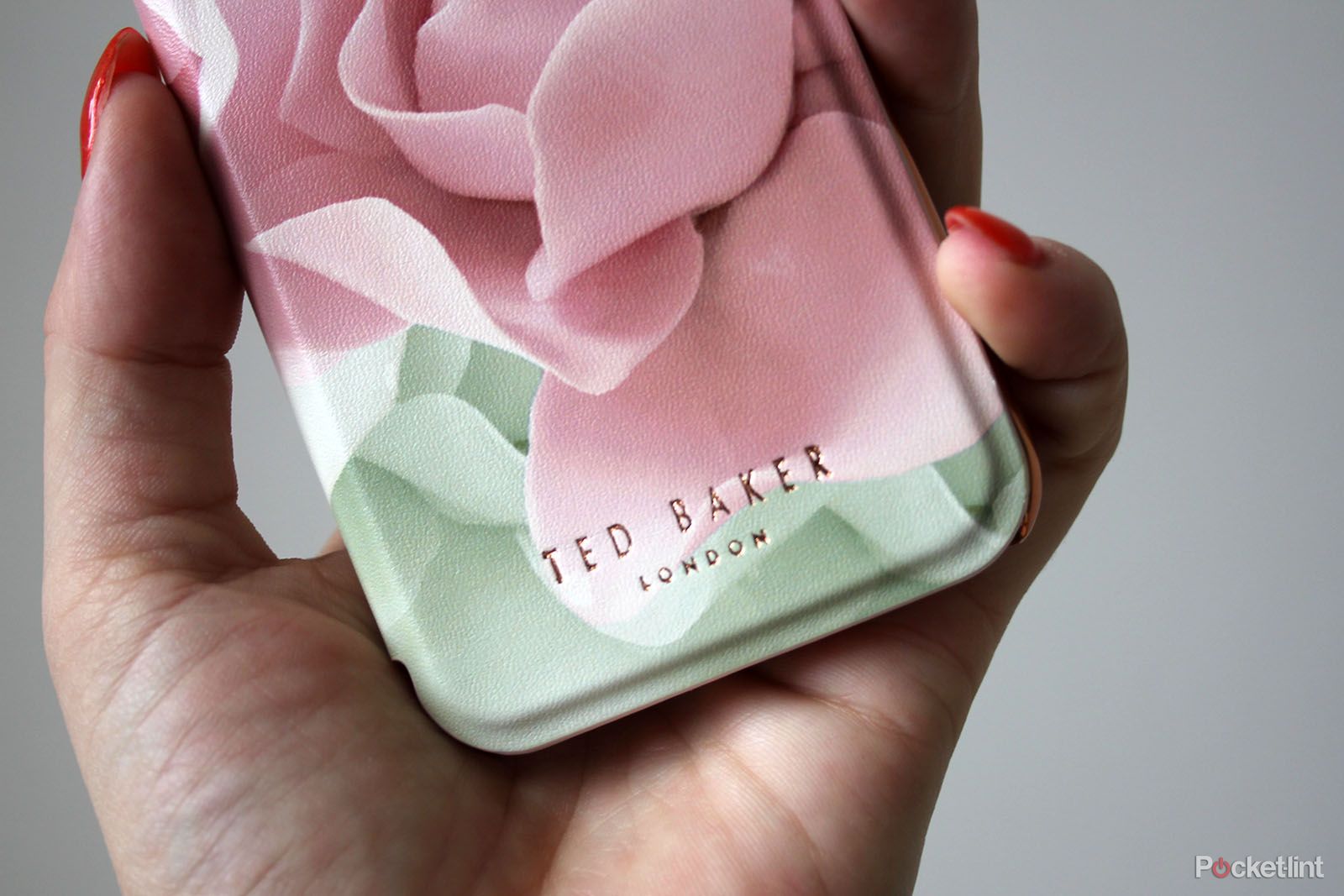 ted baker s aw16 cases are the prettiest things for your iphone to wear image 2