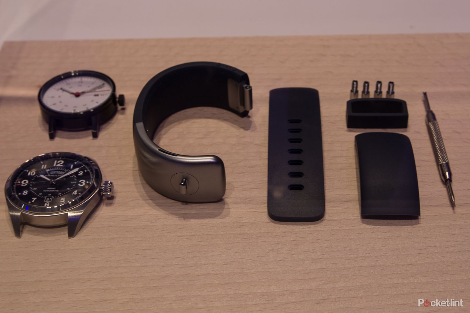 sgnl smart watch strap will let you make calls using your fingertip like james bond image 1