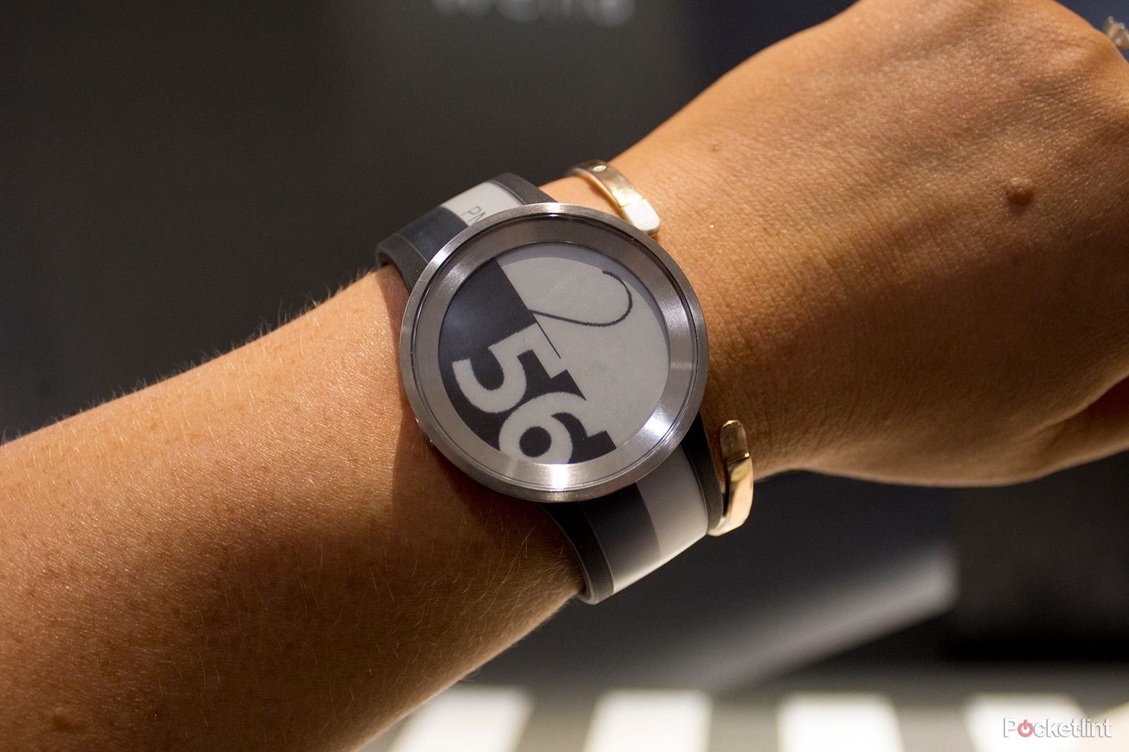 Sony Fes Watch U The E-paper Watch That Costs More Than An Apple Watch image 1