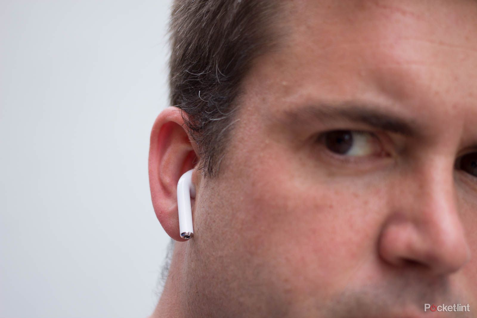 apple airpods review image 1