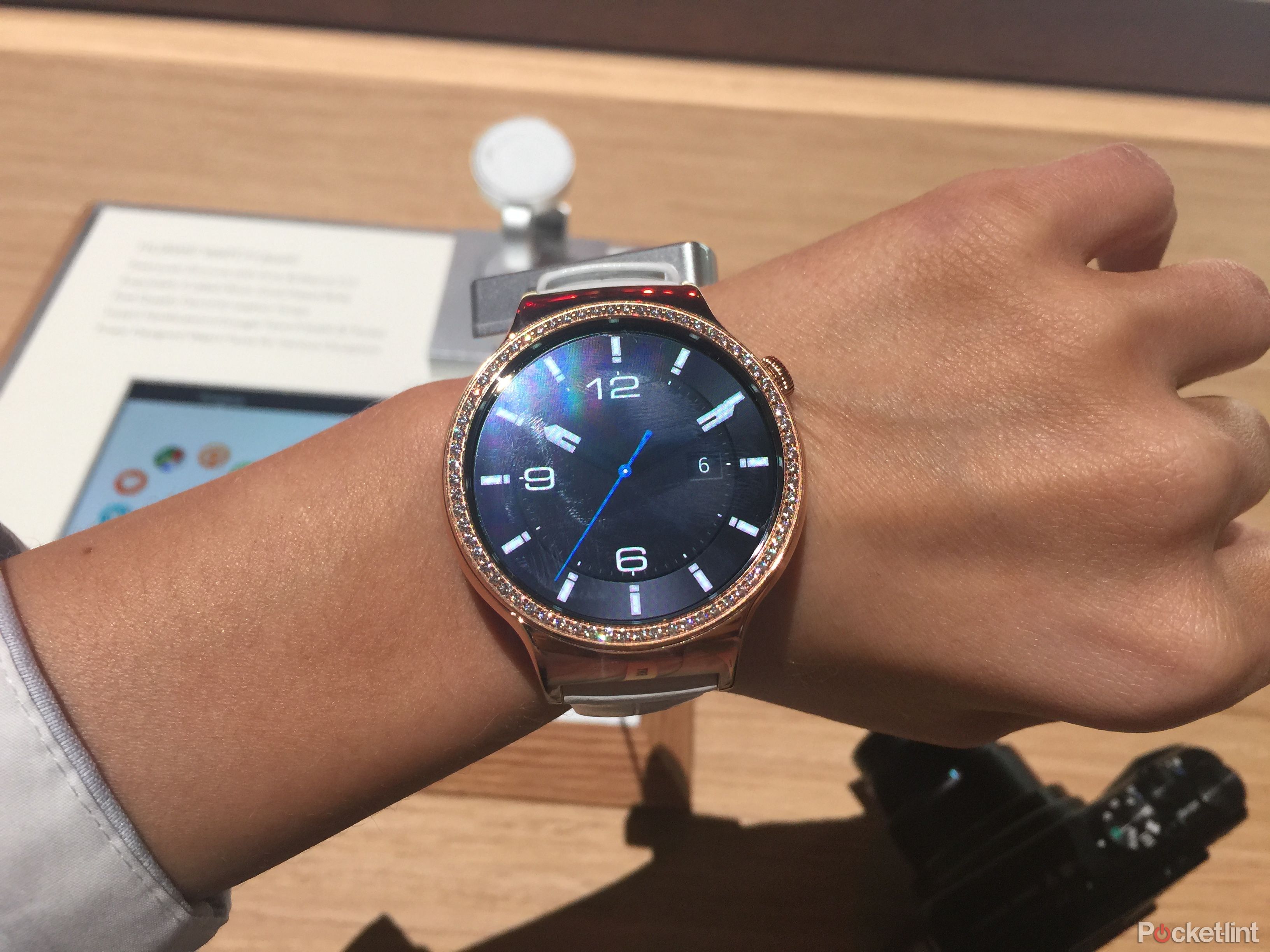 huawei could ditch android wear for samsung s tizen smartwatch os image 1