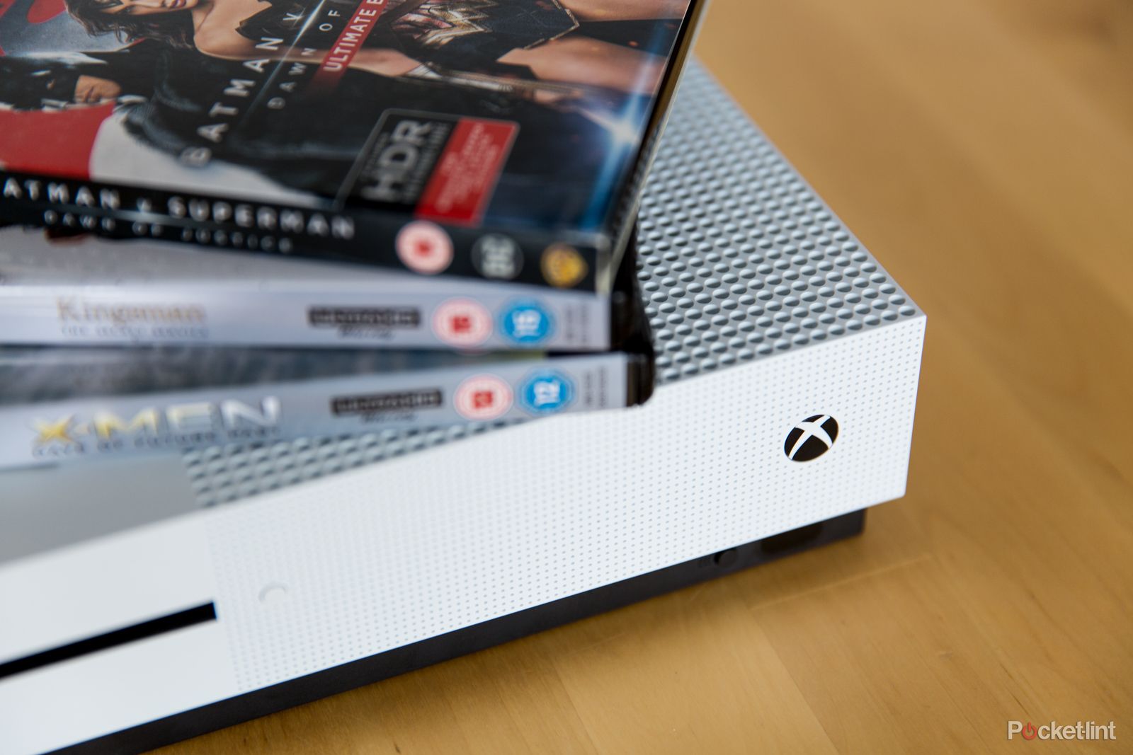 4k ultra hd blu ray support helps xbox one s sales soar in september image 1