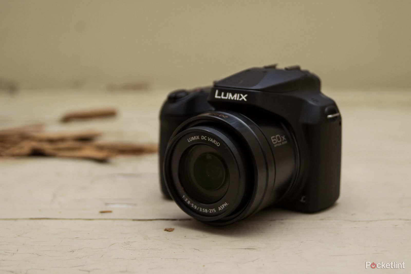 panasonic gets you into the action with lumix fz82 s 60x zoom image 1
