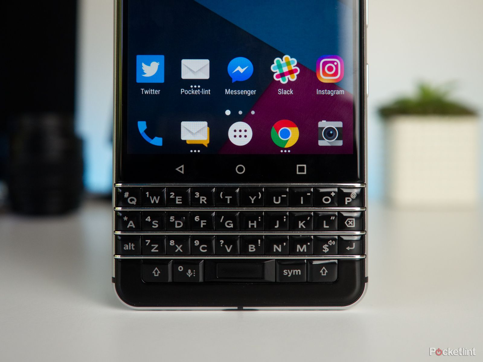 blackberry keyone review image 2