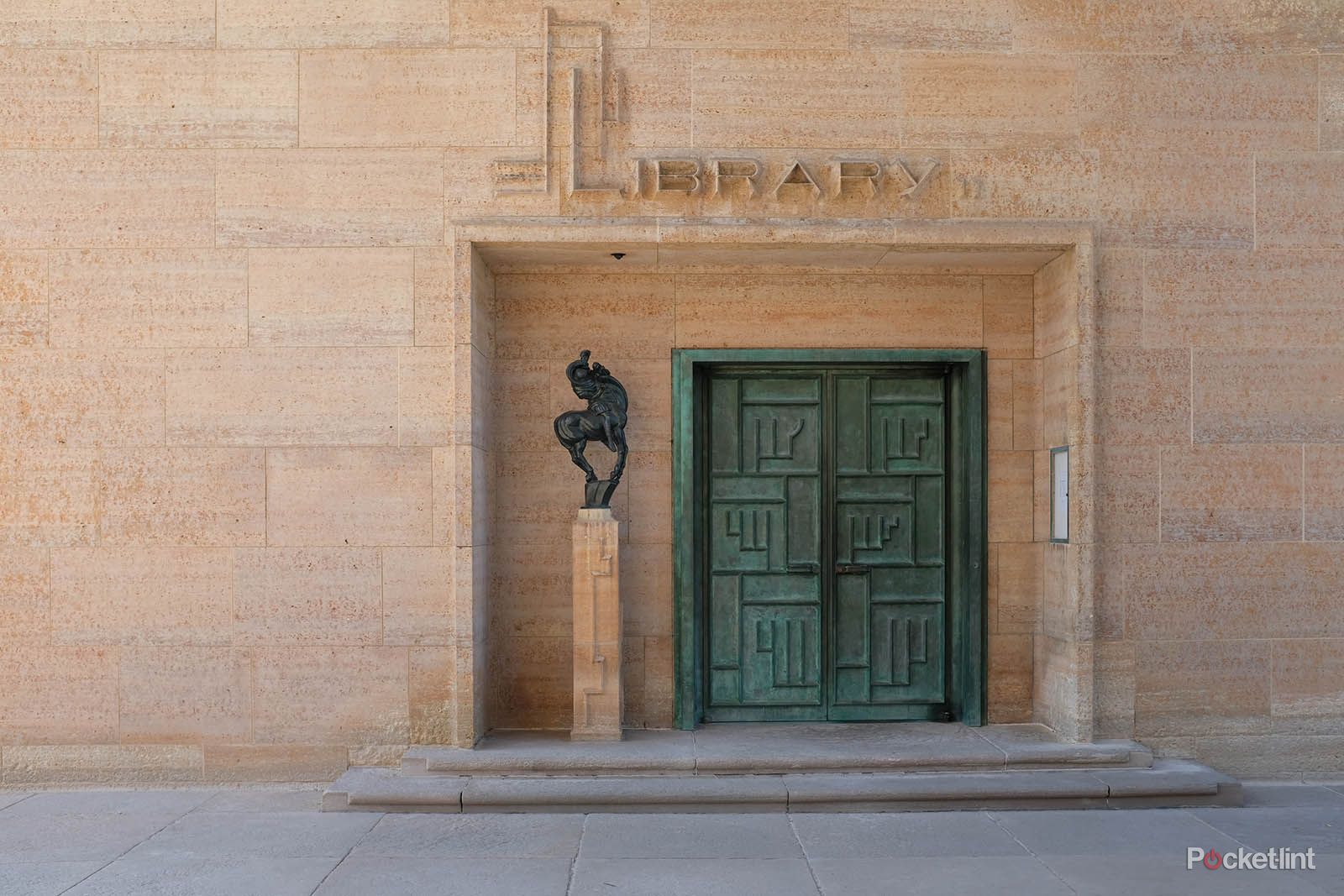 fujifilm x100f full frame