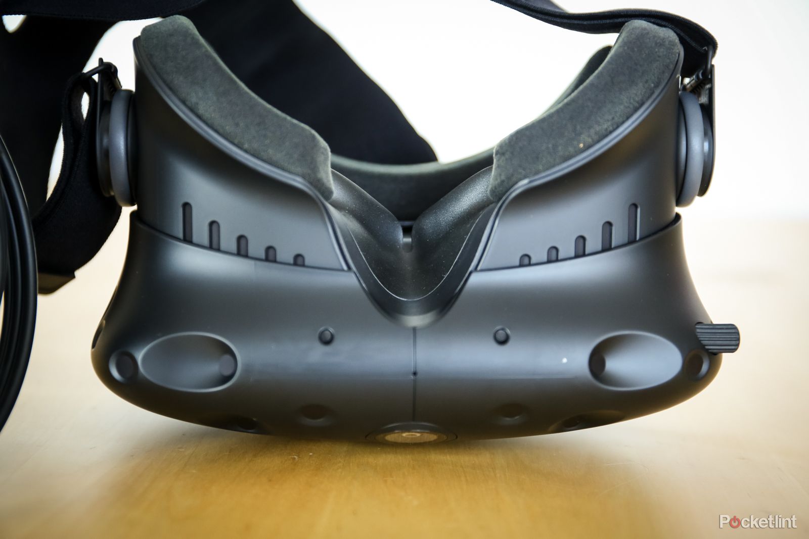 htc is making a mobile vr headset unlike anything we ve seen so far image 1