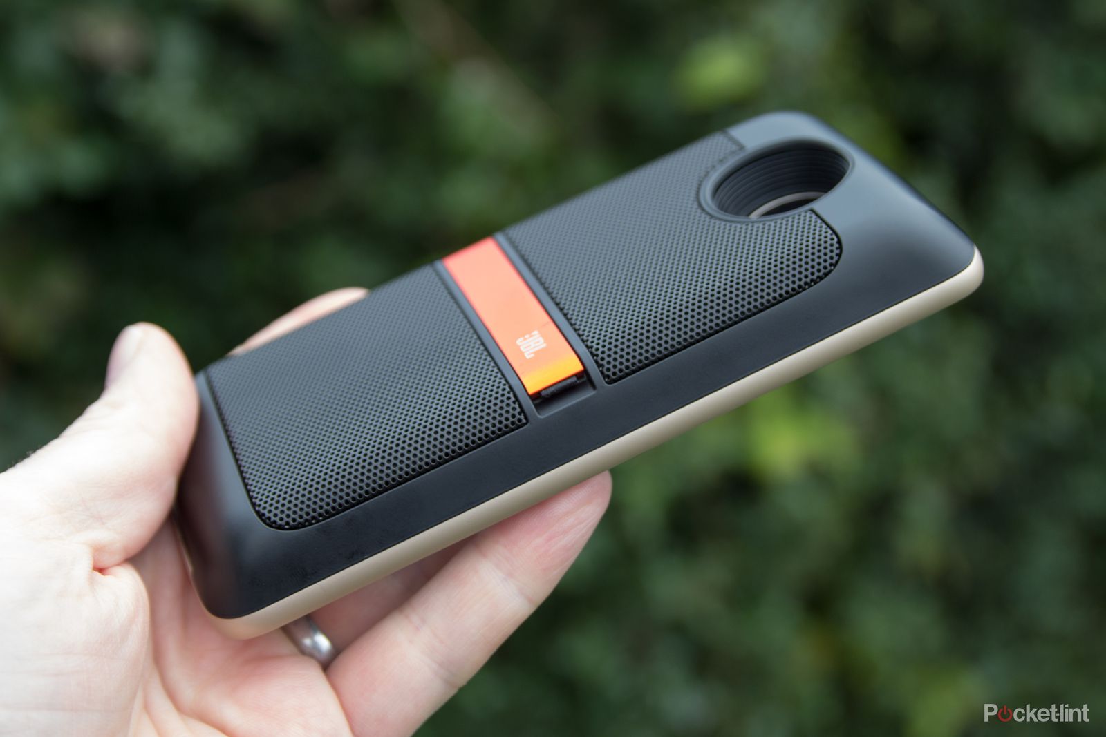 lenovo to launch 12 moto mods in 2017 that ll work with future phones image 1