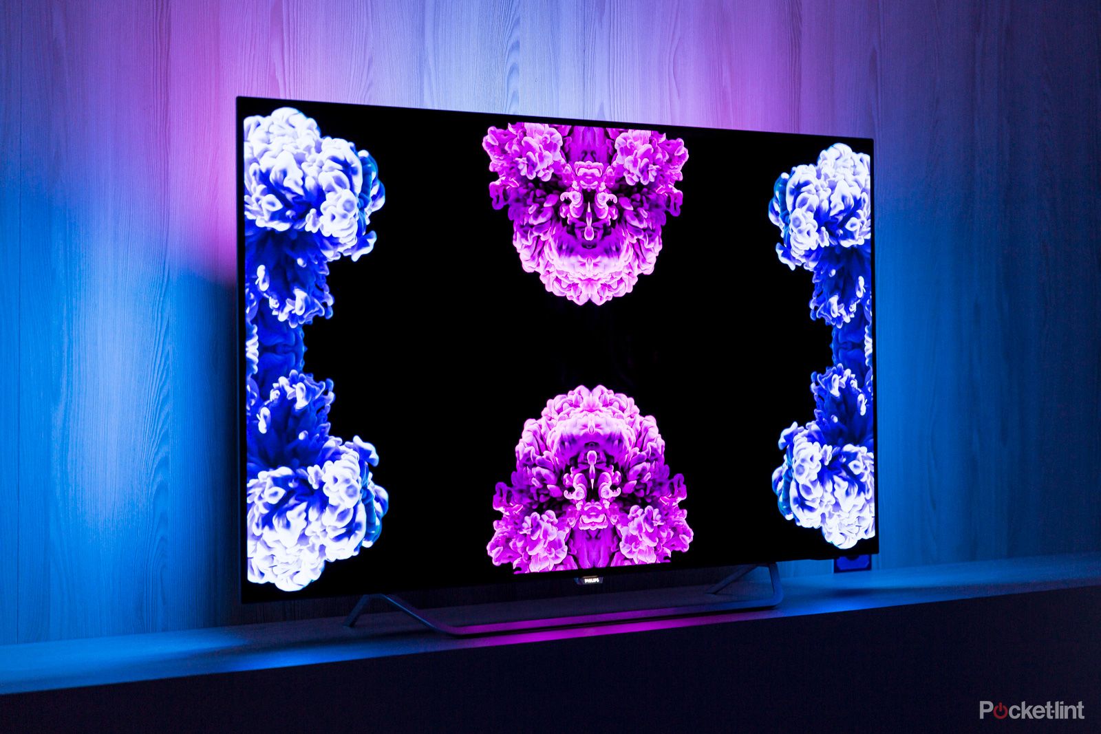 Philips 9002 review: Stunning OLED and Ambilight with P5 processing ...