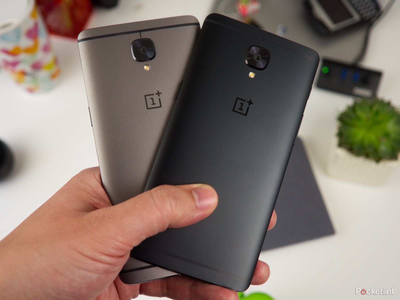 this is the limited edition oneplus 3t in midnight black image 3