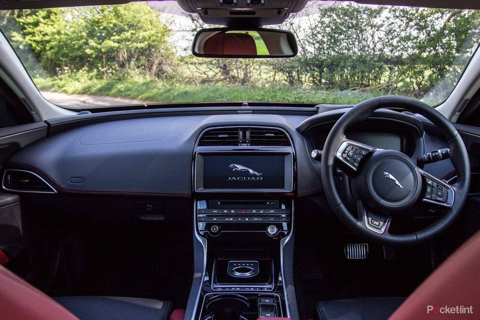jaguar xe s interior image 2