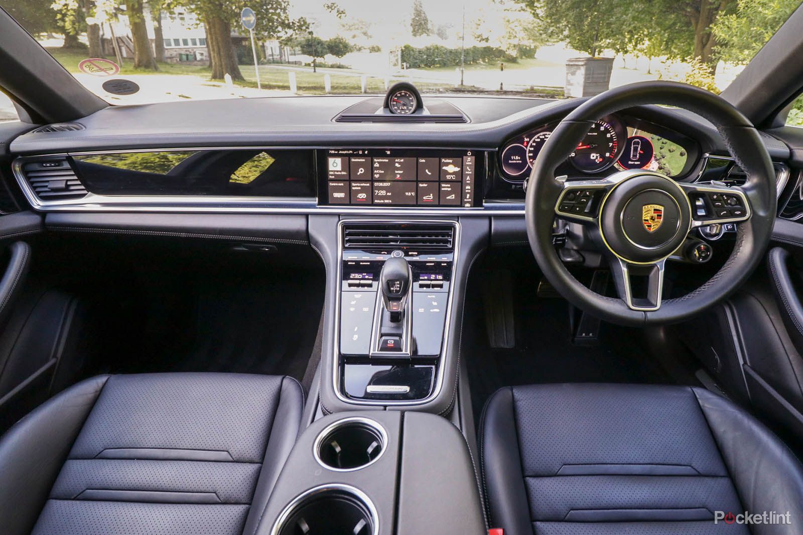 Porsche Panamera interior image 2
