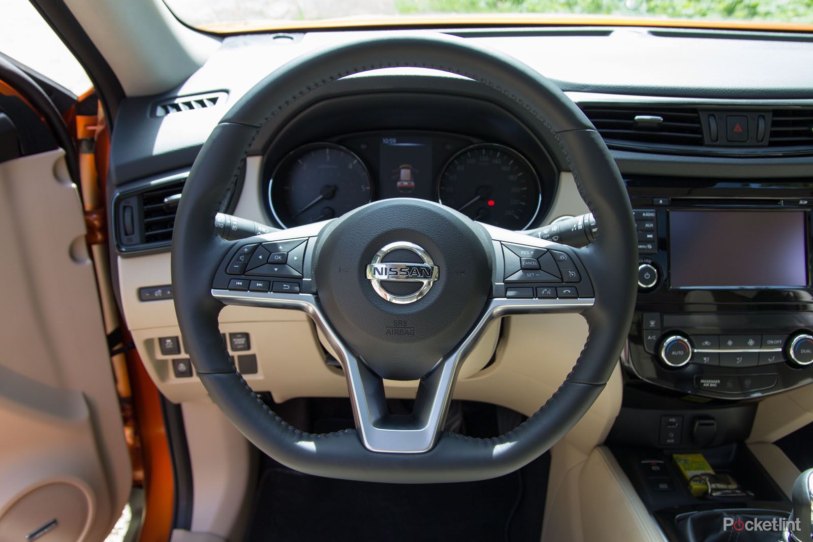 Nissan Xtrail Interior image 4