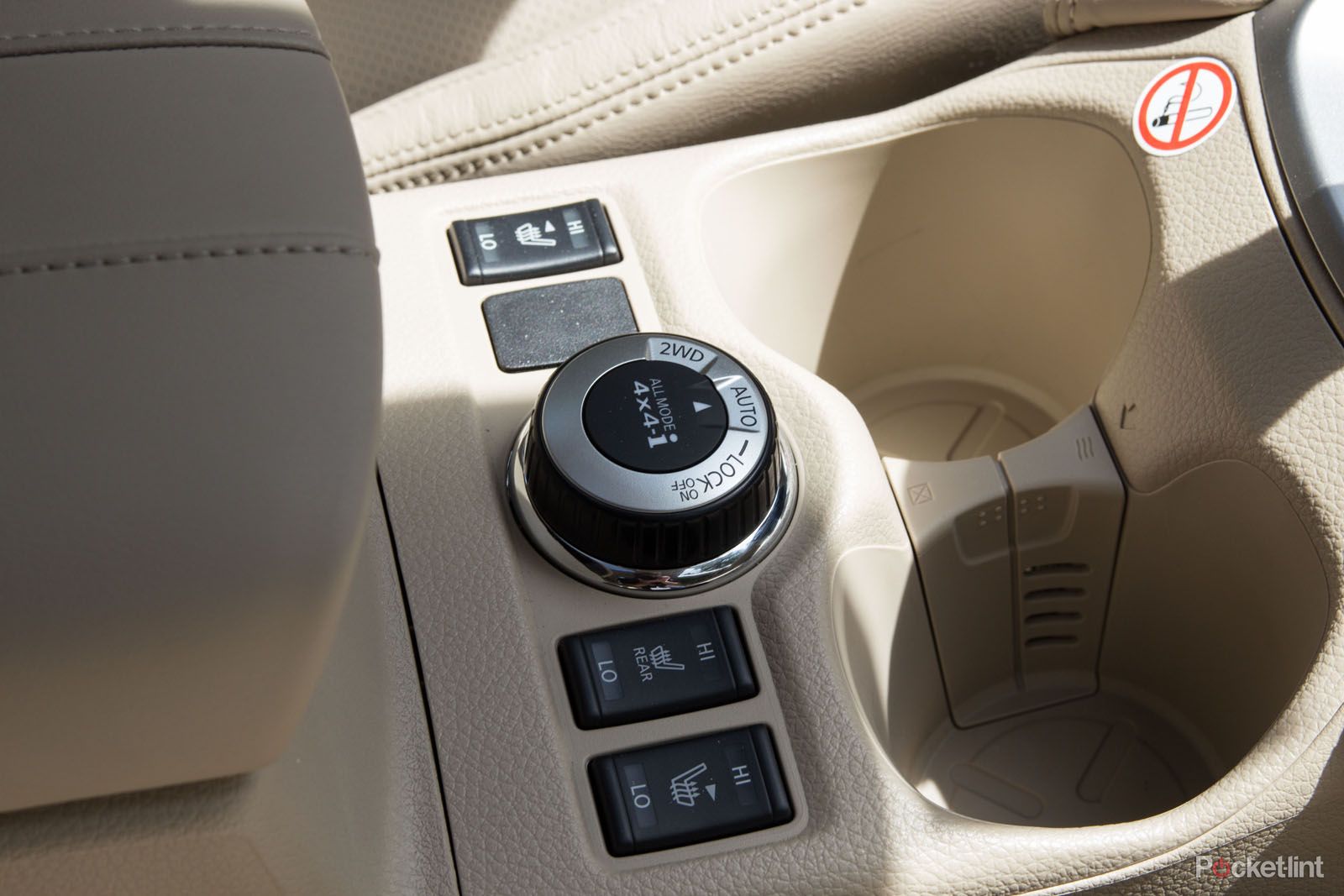 Nissan Xtrail Interior image 6