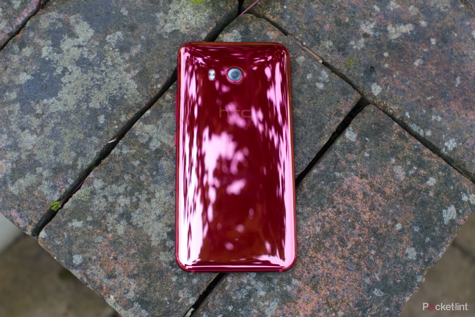 HTC U11 Solar Red image 4