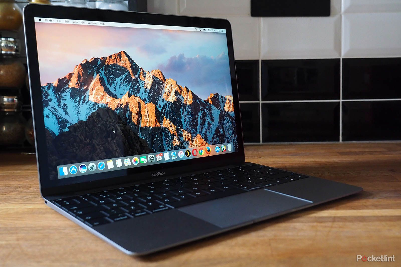 Apple MacBook 2017 review image 3