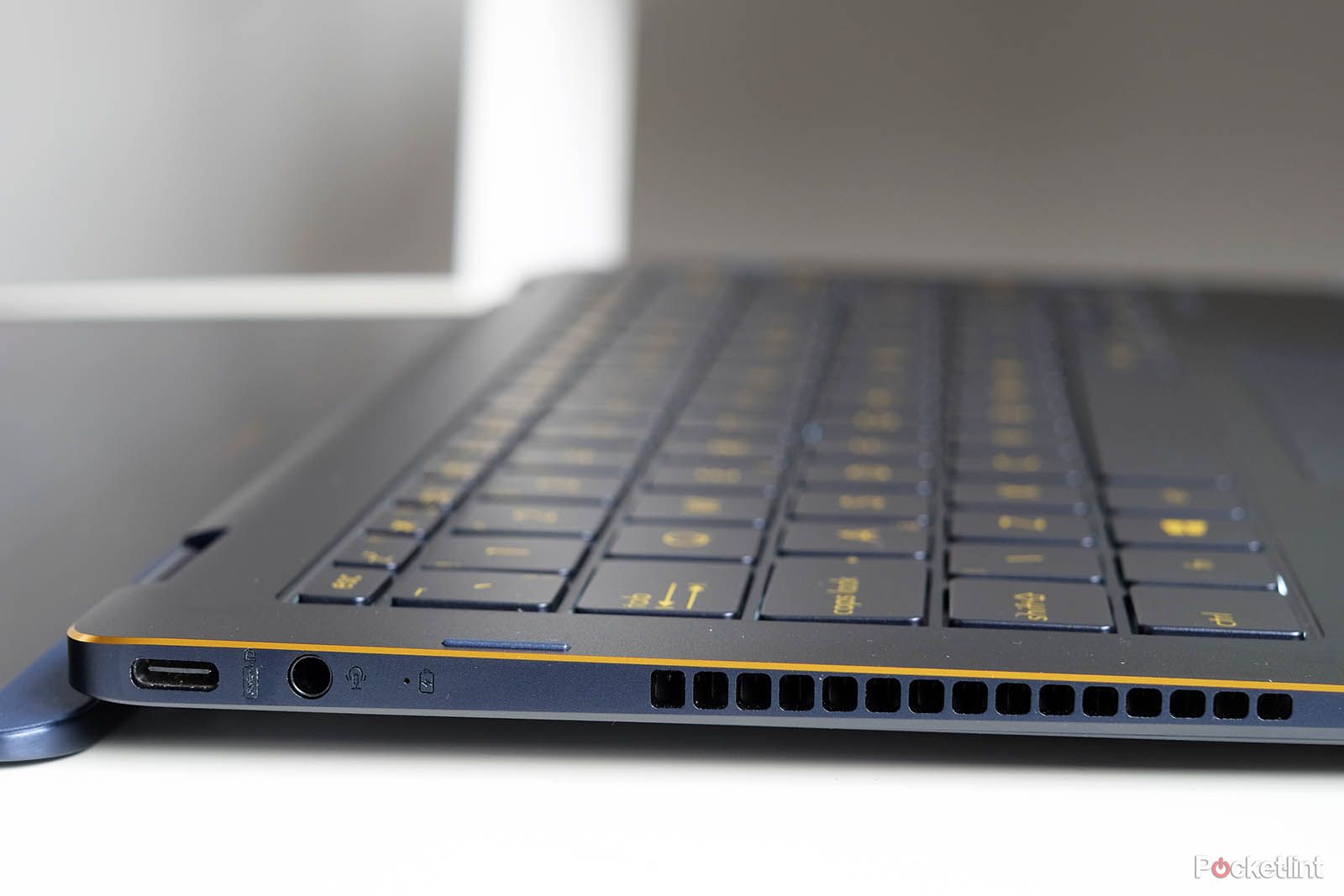 Asus ZenBook Flip S review image 10