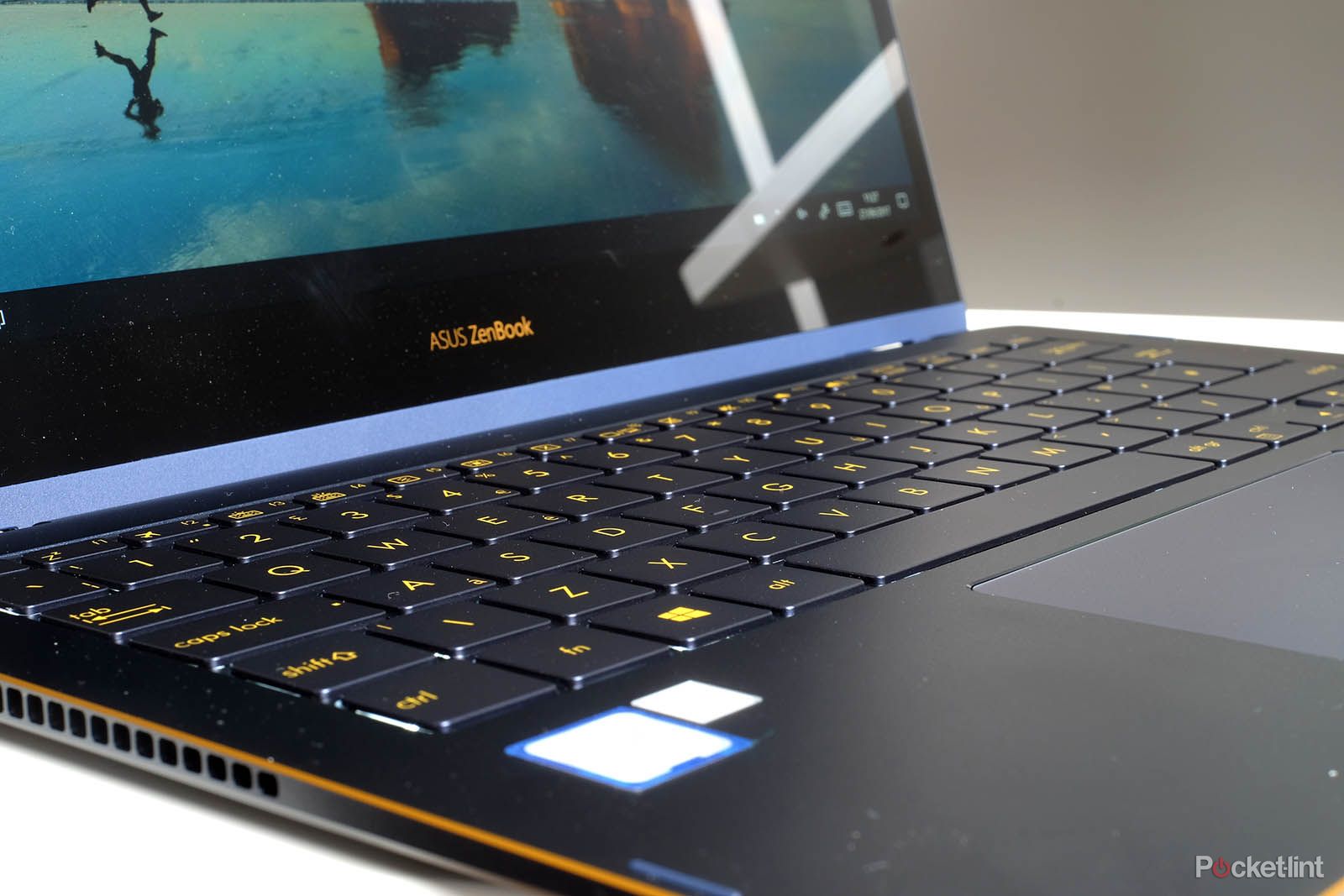 Asus ZenBook Flip S review image 9