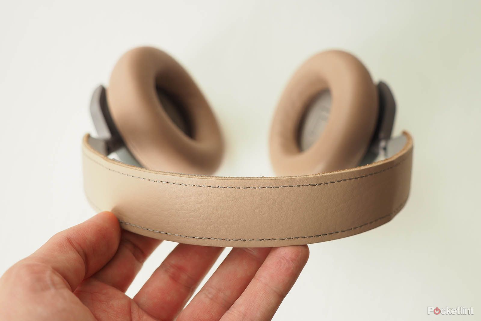 Bang Olufsen BeoPlay H9 review image 2