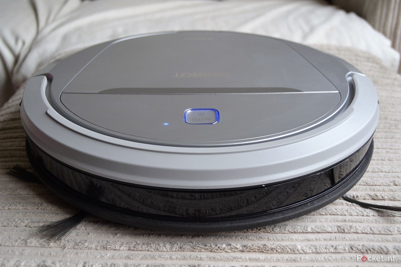 Tormento Ya que ciclo Ecovacs Deebot M81 Pro robot vacuum cleaner review: It's not smart, but it  is clever