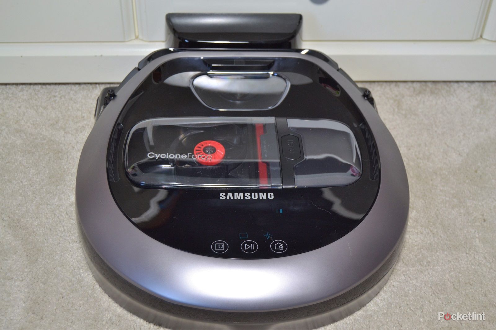 Samsung VR7000 Powerbot review This robot vacuum really sucks