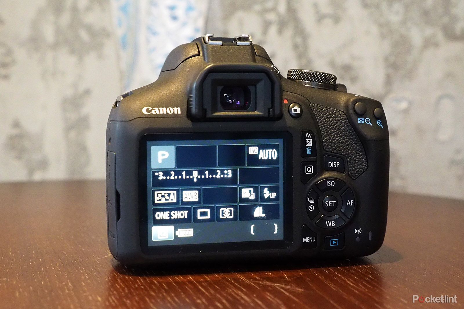 Canon EOS 2000D review image 5