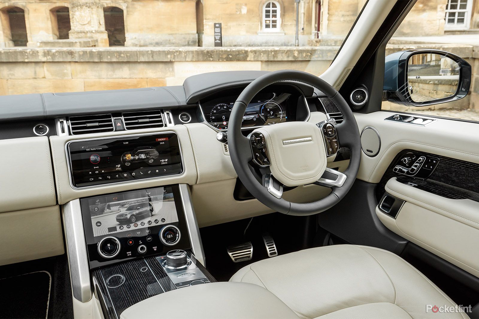 Range Rover P400e review image 8