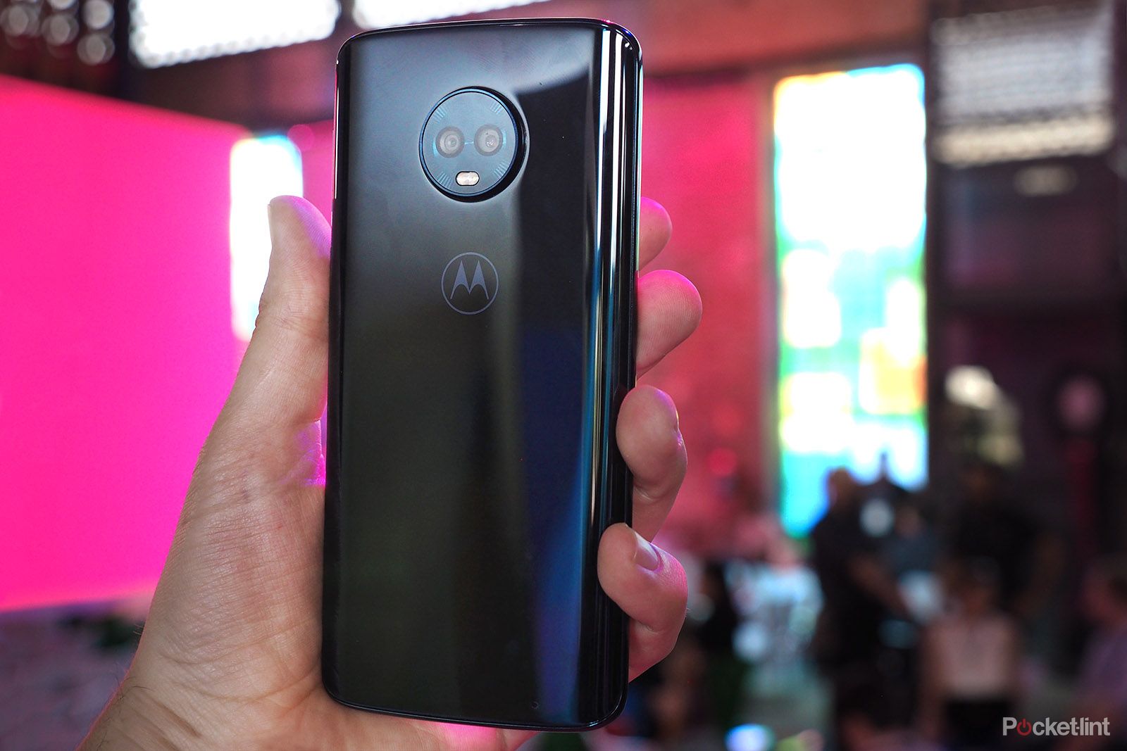 Motorola Moto G6 Plus review image 2