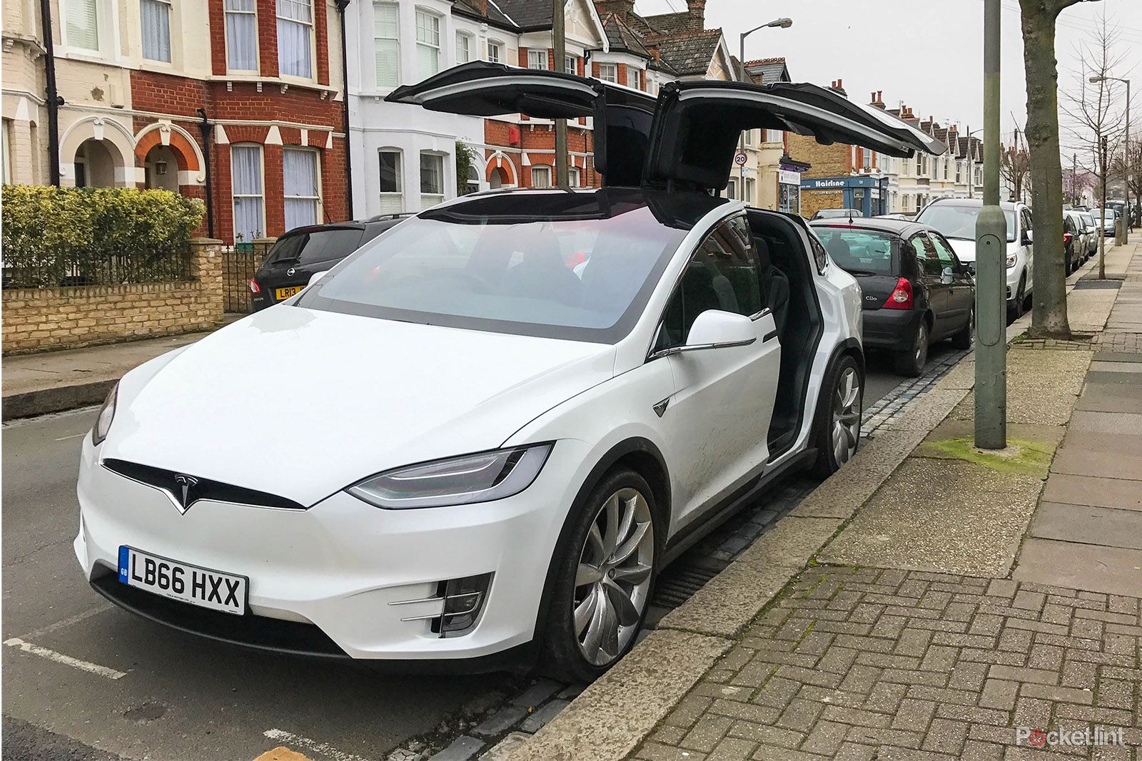 Tesla Model X review practical image 2