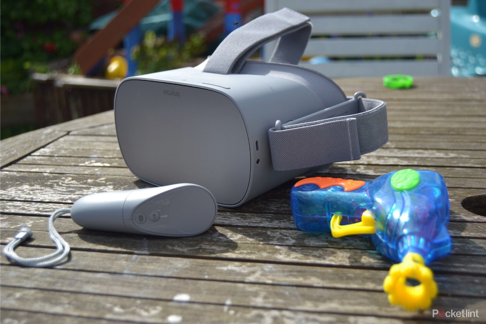 Oculus Go Review in the sun image 4