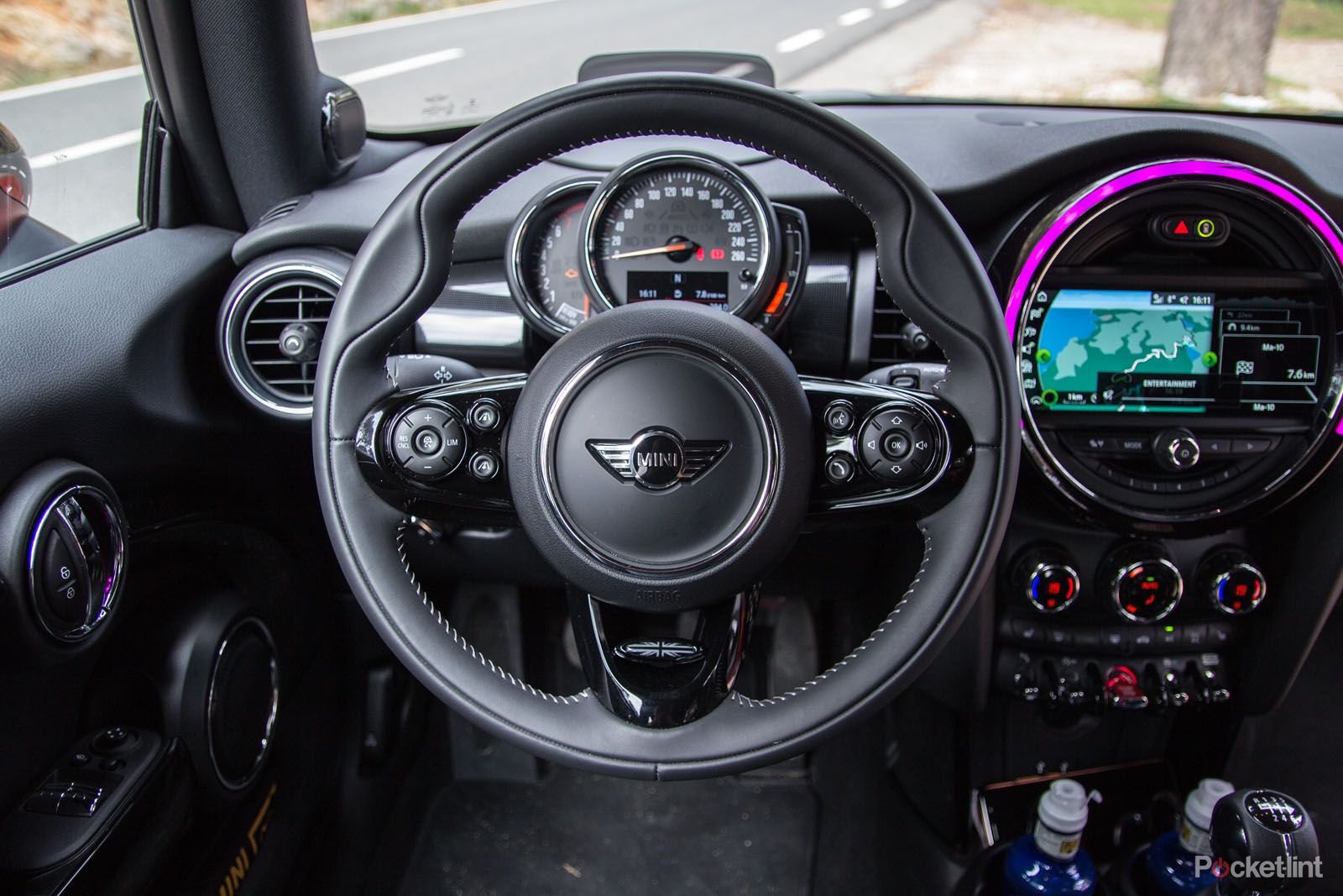 Mini Cooper S Hatch 2018 interior image 4