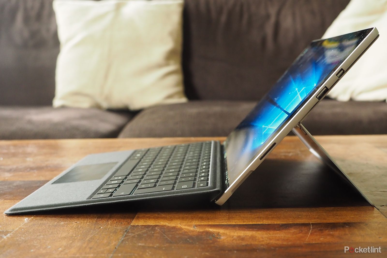 Microsoft might launch cheaper 400 Surface tablets later this year image 1