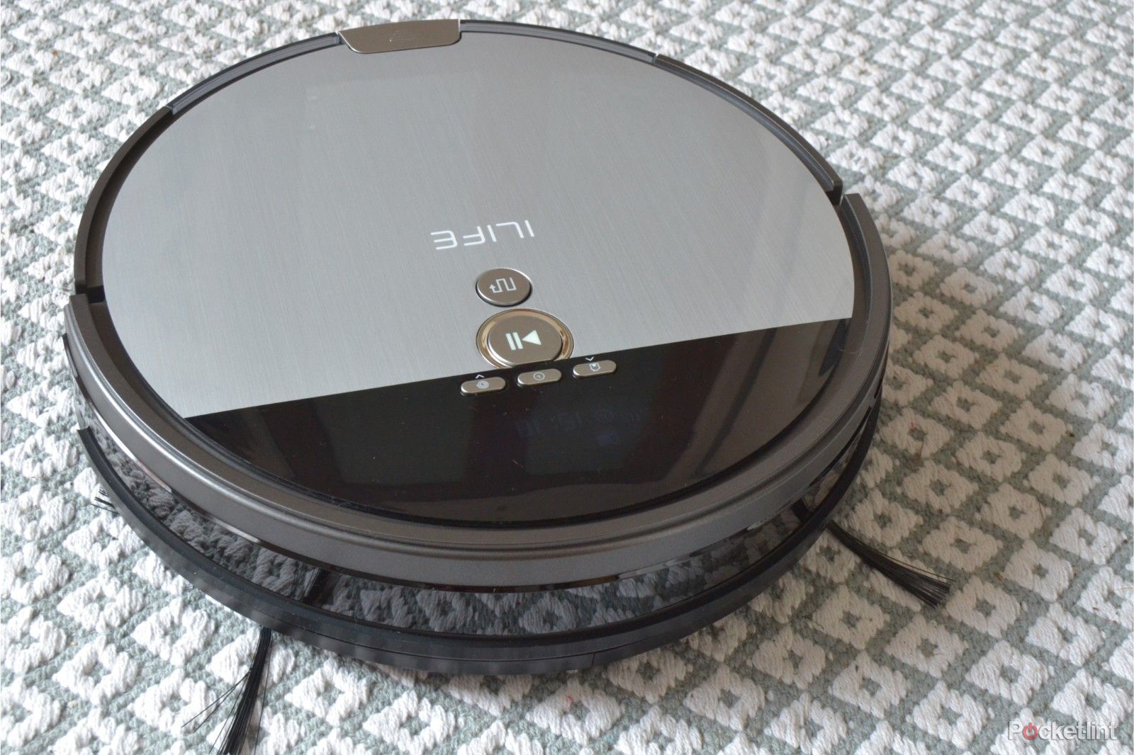 iLife V8s robot vacuum cleaner review Sucking mopping and so much more image 1