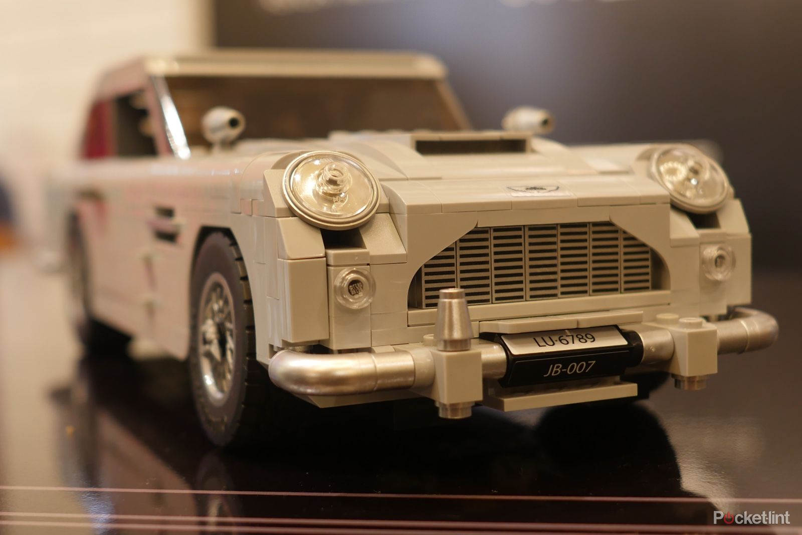 Lego Expert James Bond Aston Martin image 1