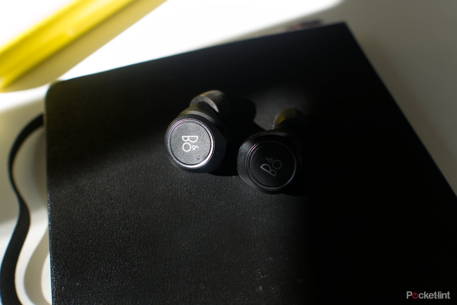 Beoplay E8 hardware image 2
