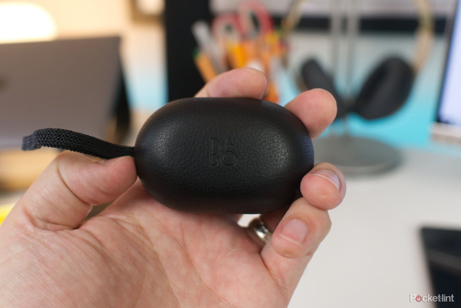 Beoplay E8 hardware image 8