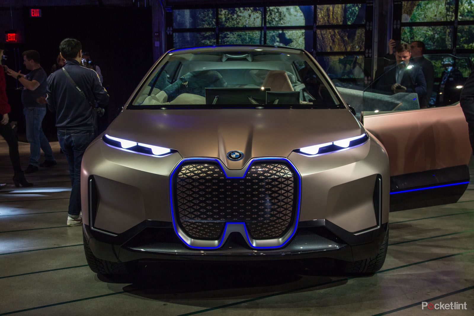 BMW Vision iNext showcases BMWs 2021 autonomous electric SUV image 1