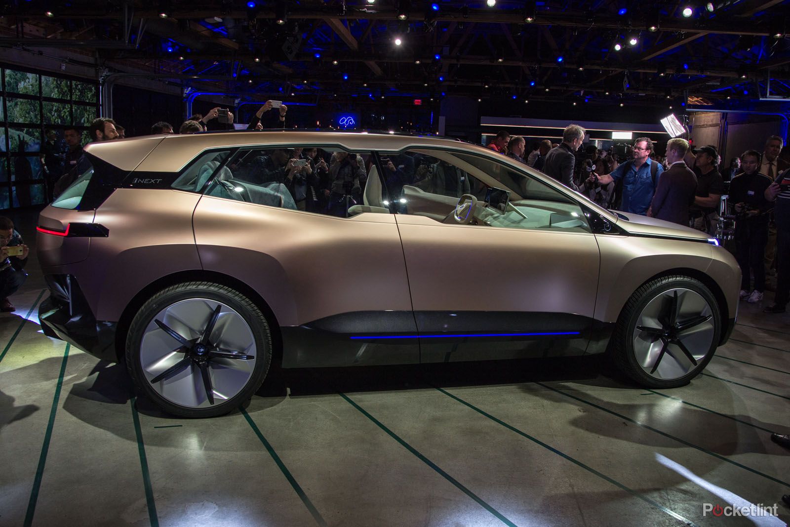 BMW Vision iNext showcases BMWs 2021 autonomous electric SUV image 5