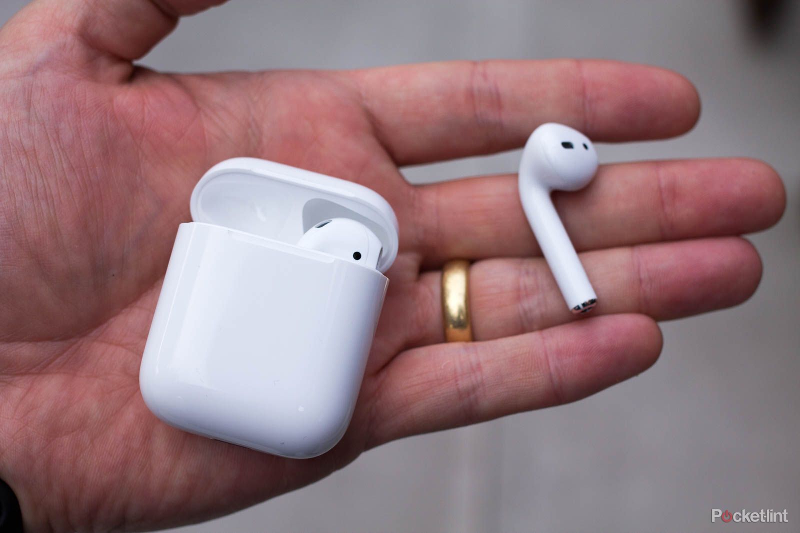 Apple AirPods 3 to get new design but AirPods 2 still coming early 2019 image 1