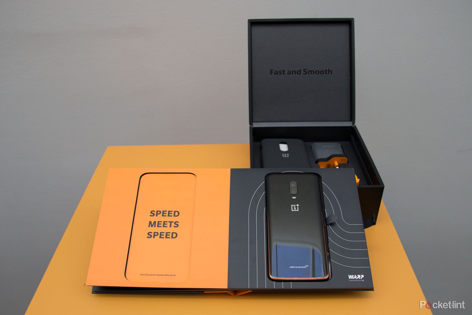 OnePlus 6T McLaren box image 11