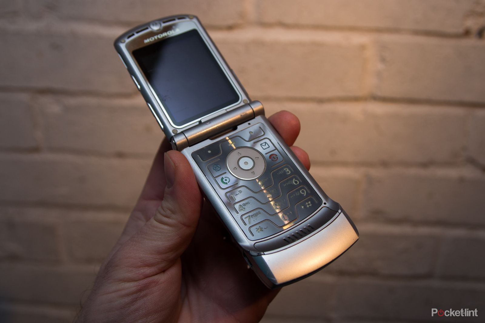 Motorola Razr next for retro revival as foldable phone costing 1500 image 1