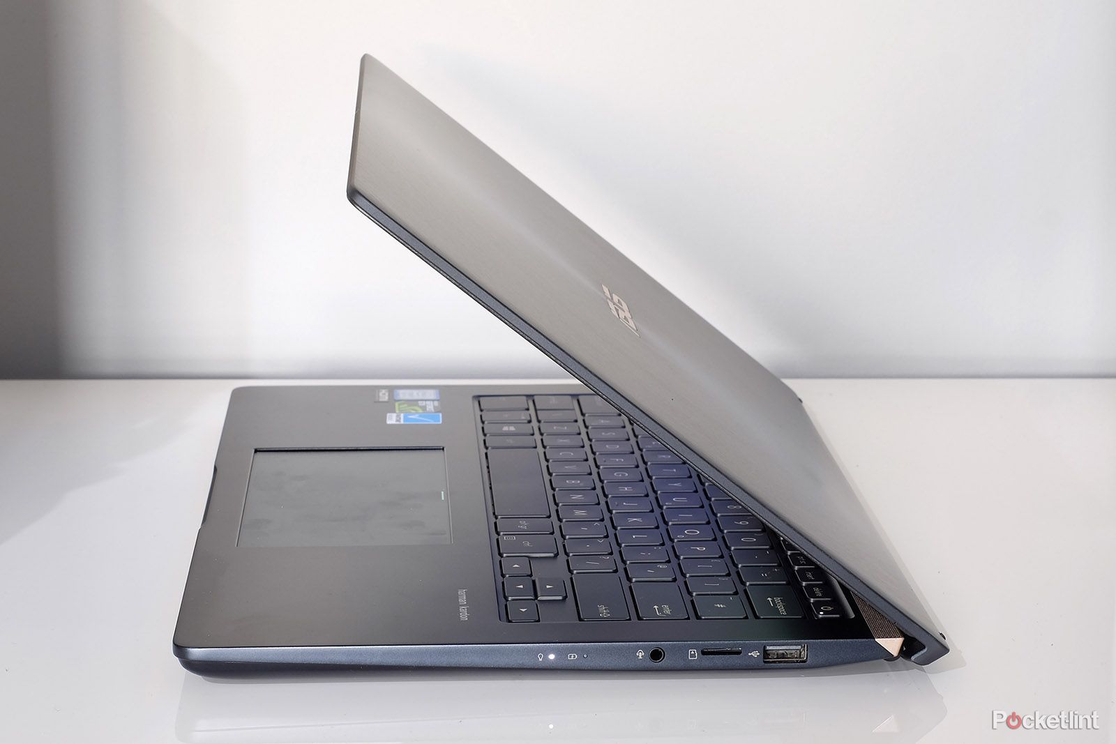 Asus ZenBook Pro 14 review image 3