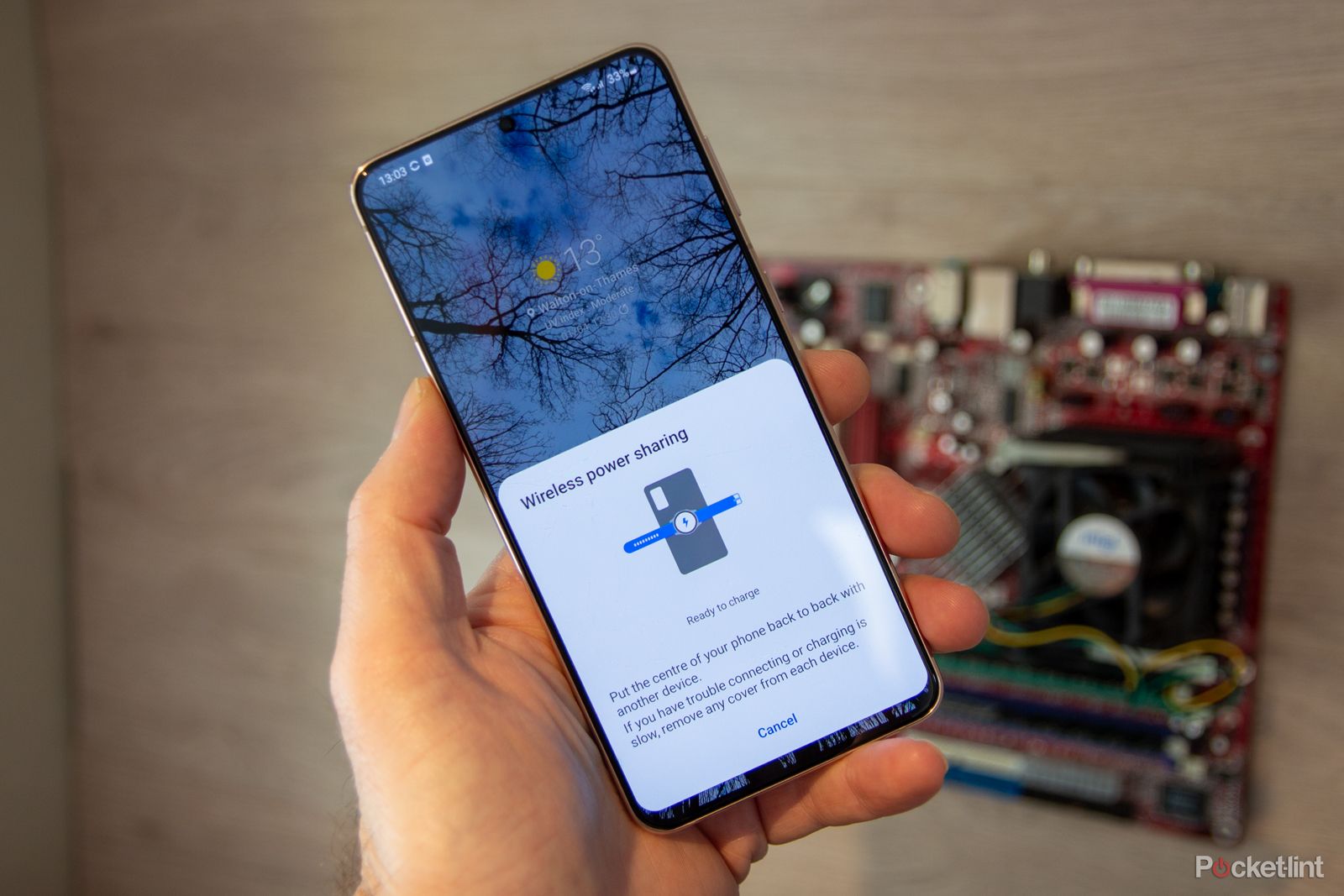 Samsung Galaxy S10 PowerShare How to charge another device using your smartphone photo 3