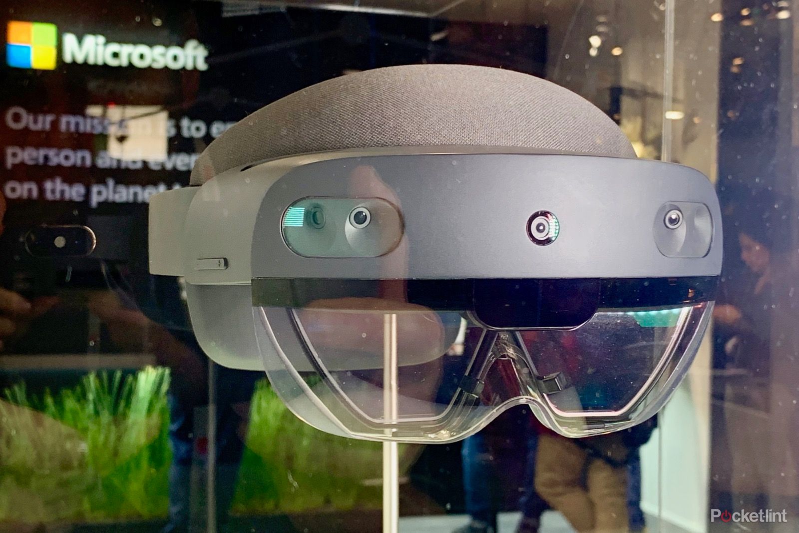 Microsoft Hololens 2 Initial Review A Much Improved Headset Opens Up Lots More Possibilities image 11