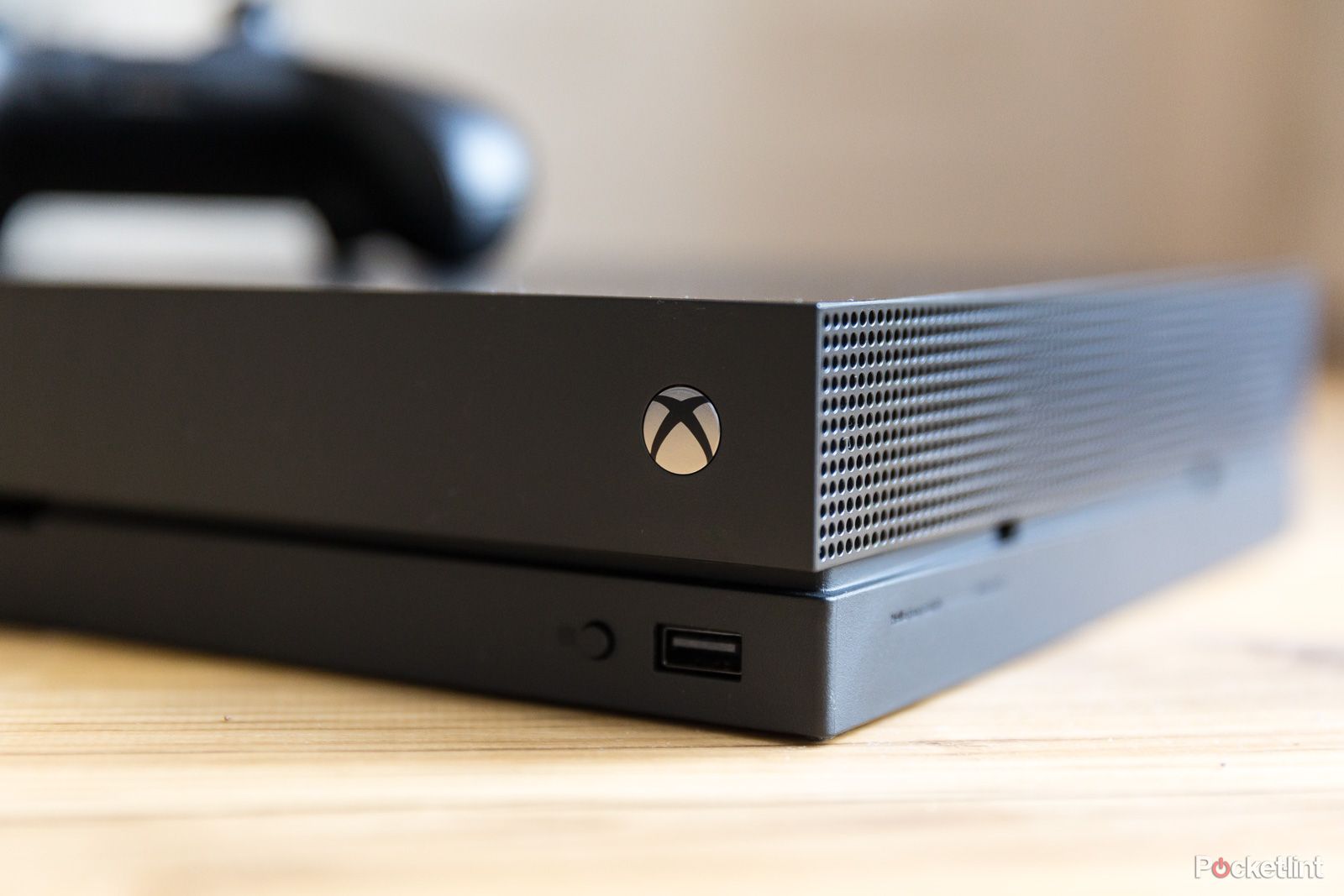 You can now stream PC games to an Xbox One and use a controller to play image 1